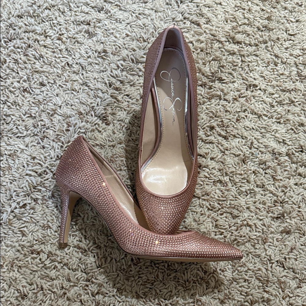 Elegant champagne sparkly size 7.5